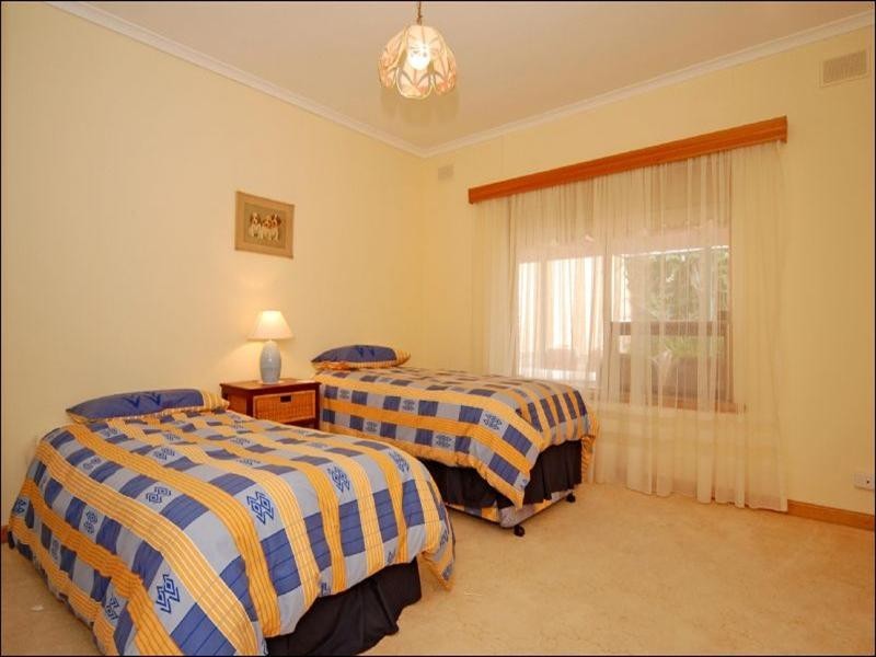 73 Hindmarsh Road, Victor Harbor SA 5211