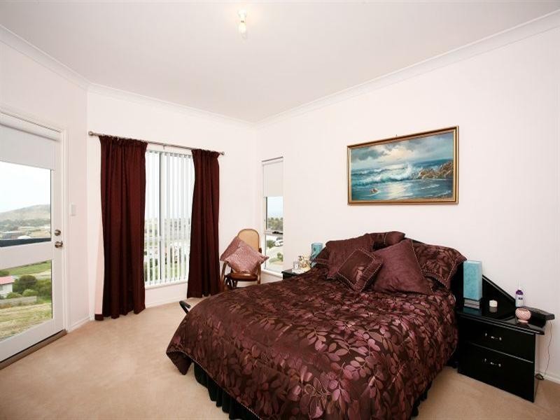 25 Southern Right Crescent, Encounter Bay SA 5211