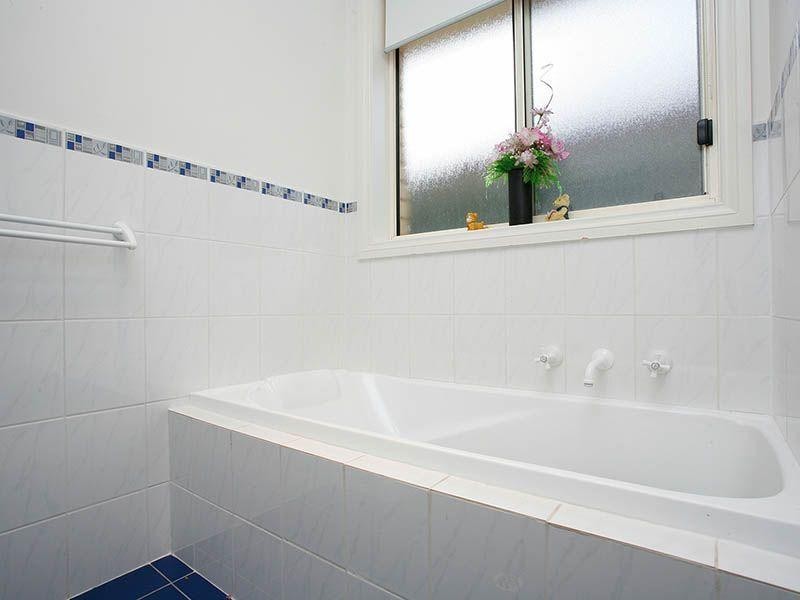 8 Sweetman Avenue, Encounter Bay SA 5211