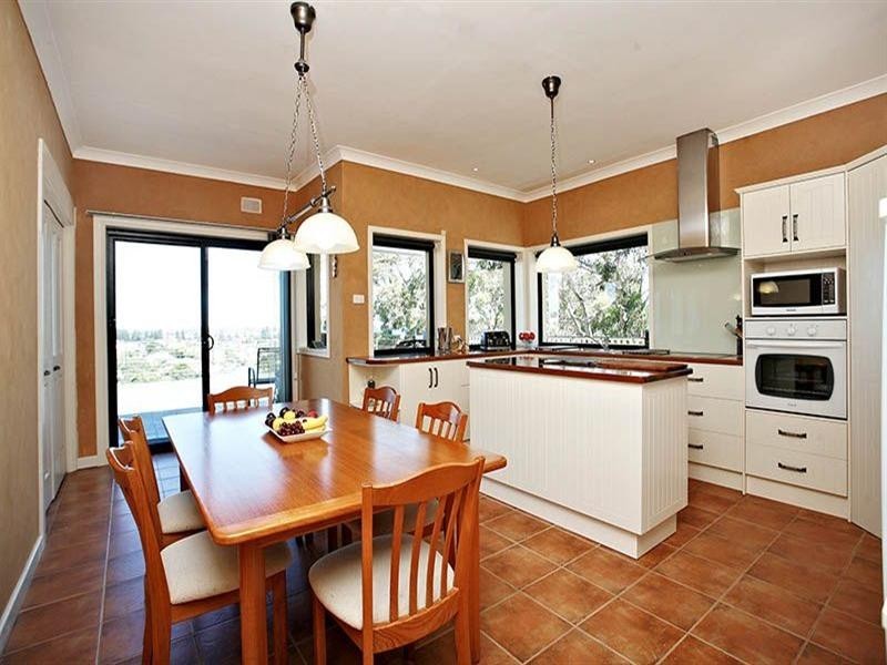 17 Lawson Street, Victor Harbor SA 5211