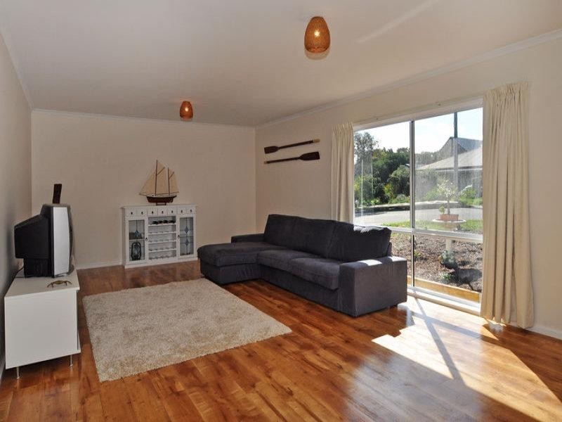 11 James Avenue, Victor Harbor SA 5211