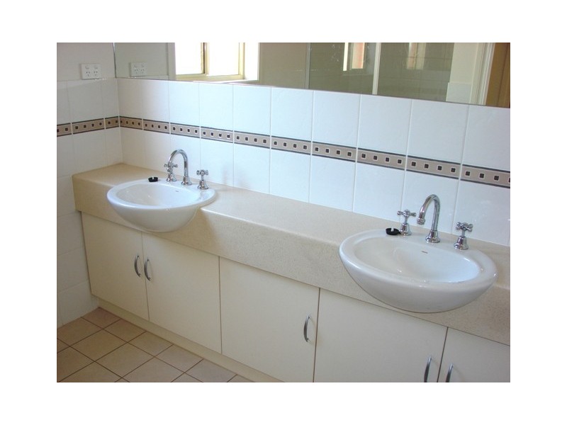 15 Tudor Avenue, Victor Harbor SA 5211