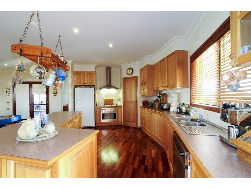 1 Redgum Drive, Melton South VIC 3338