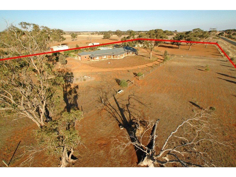 1 Redgum Drive, Melton South VIC 3338