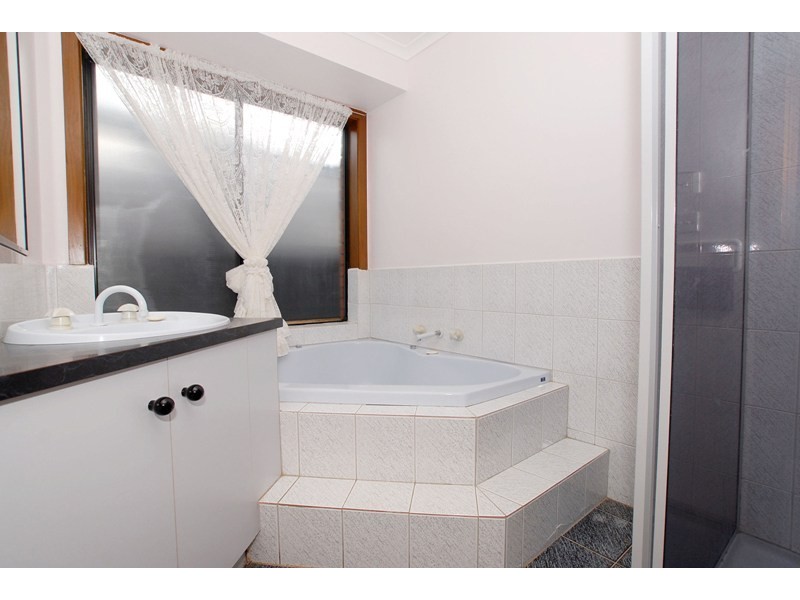 24 Symons Avenue, Hoppers Crossing VIC 3029