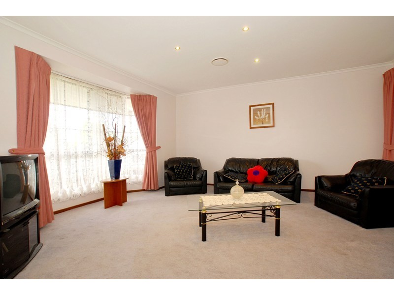 24 Symons Avenue, Hoppers Crossing VIC 3029