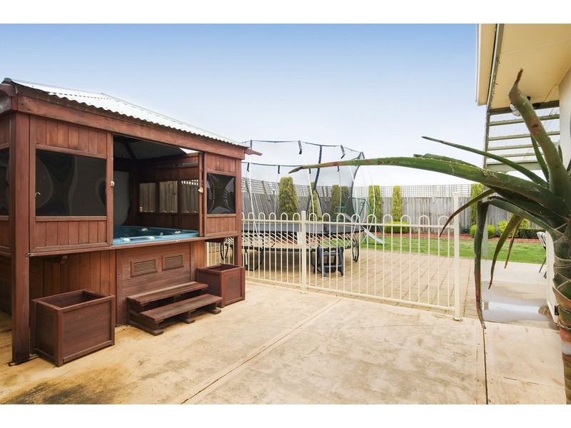 25 Hoppers Lane, Werribee South VIC 3030