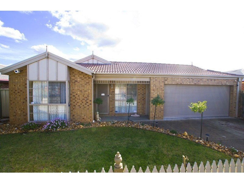 17 Kasem Drive, Werribee VIC 3030