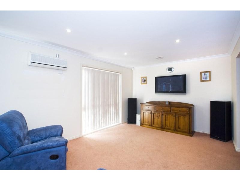 17 Kasem Drive, Werribee VIC 3030