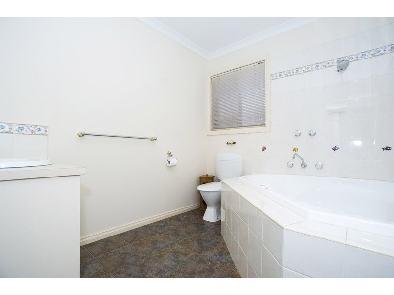 17 Kasem Drive, Werribee VIC 3030