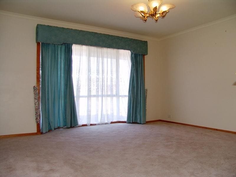 8 St Lawrence Close, Werribee VIC 3030