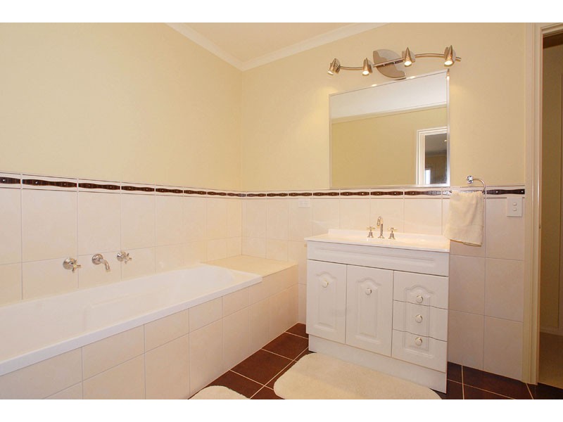 1/16 Anglia Court, Werribee VIC 3030