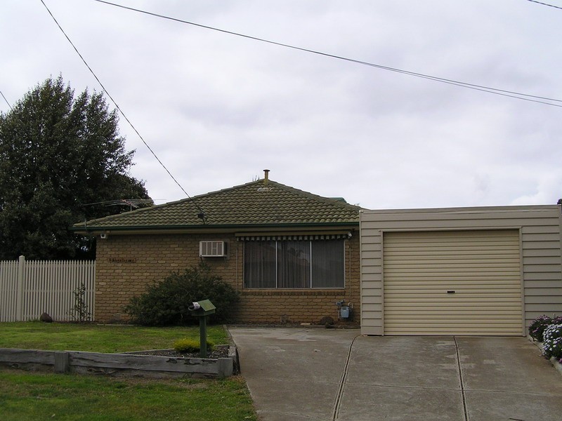 8 Shoalhaven Street, Werribee VIC 3030