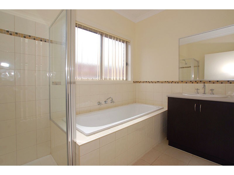 1/10 Lazor Street, Truganina VIC 3029