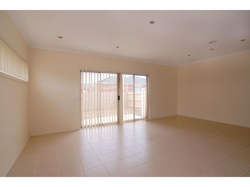 1/10 Lazor Street, Truganina VIC 3029