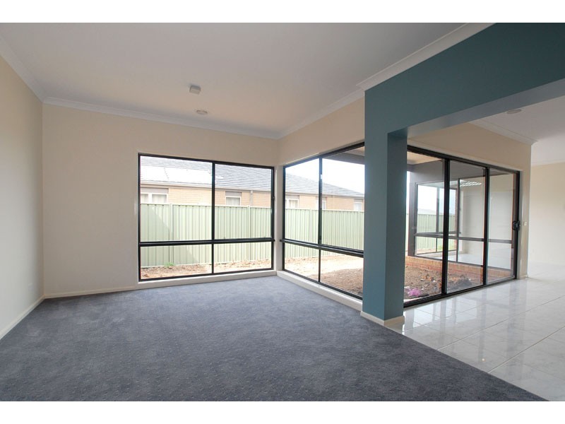 14 Vaughan Chase, Wyndham Vale VIC 3024