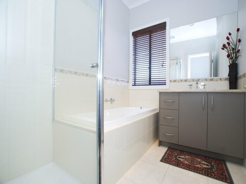 17 Clarafield Crescent, Tarneit VIC 3029