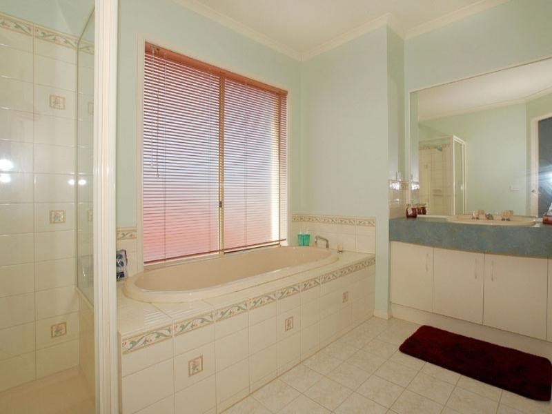 17 Lynbridge Crescent, Tarneit VIC 3029