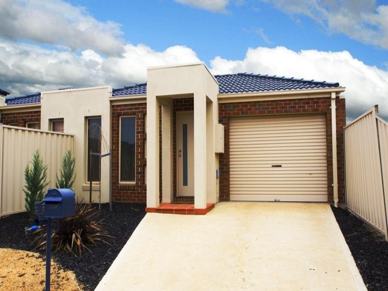 2/5 Assumption Close, Truganina VIC 3029