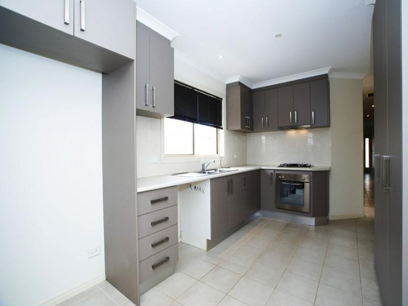 2/5 Assumption Close, Truganina VIC 3029
