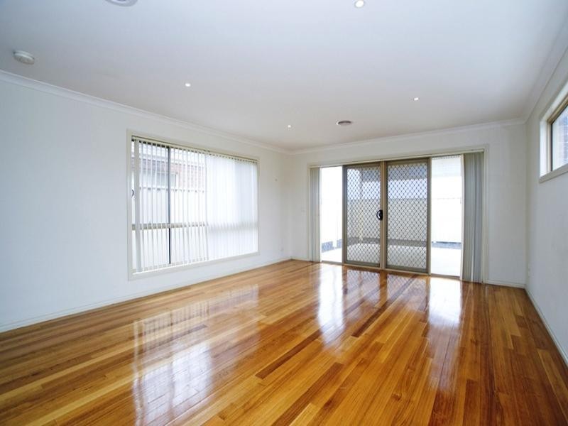 2/5 Assumption Close, Truganina VIC 3029