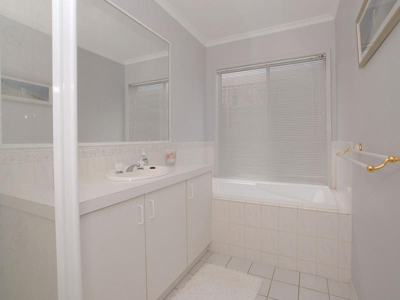 4 Pineview Court, Werribee VIC 3030