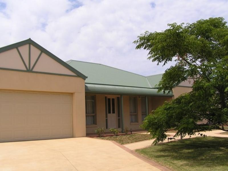 17 Diamond Drive, Werribee VIC 3030