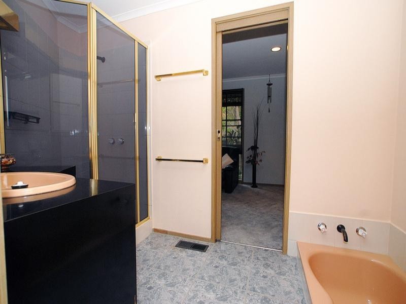 6 Bourke Crescent, Hoppers Crossing VIC 3029