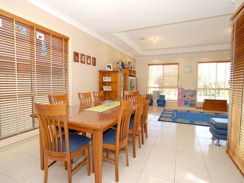 16 Golden Ash Grove, Hoppers Crossing VIC 3029
