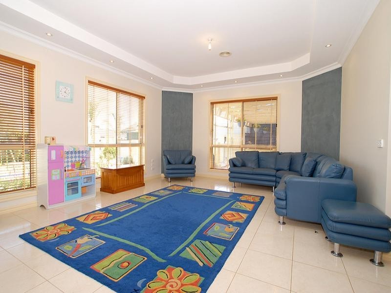 16 Golden Ash Grove, Hoppers Crossing VIC 3029