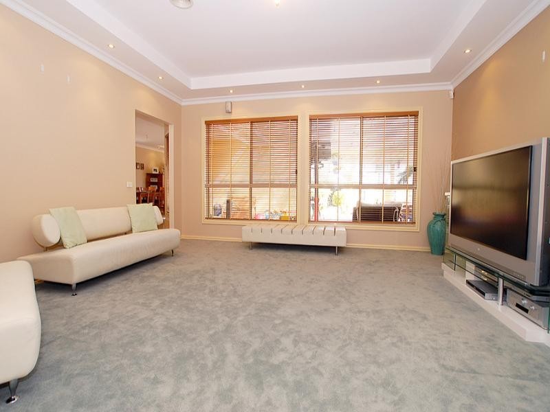 16 Golden Ash Grove, Hoppers Crossing VIC 3029