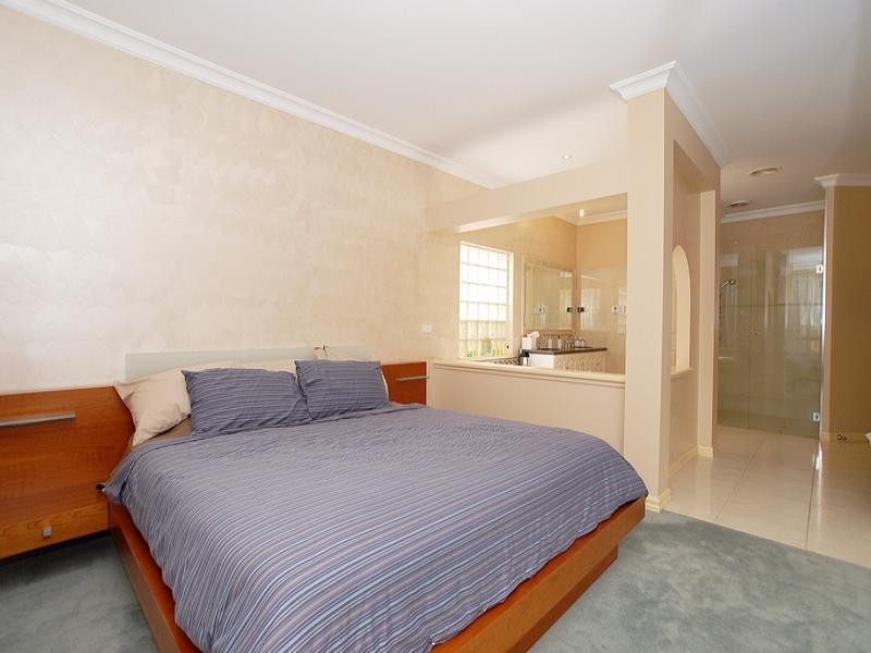 16 Golden Ash Grove, Hoppers Crossing VIC 3029