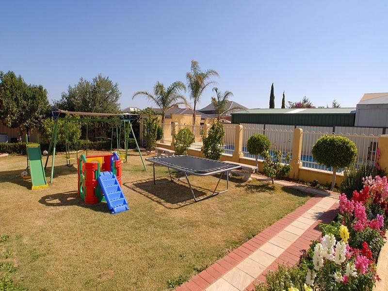 16 Golden Ash Grove, Hoppers Crossing VIC 3029