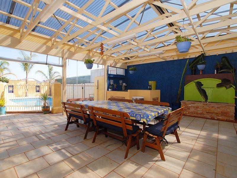 16 Golden Ash Grove, Hoppers Crossing VIC 3029