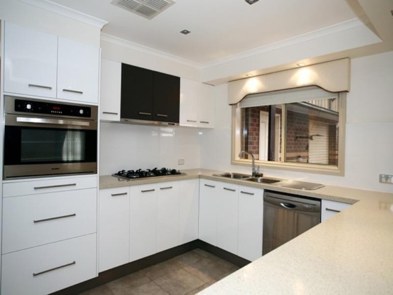 10 Oakwood Crescent, Hoppers Crossing VIC 3029