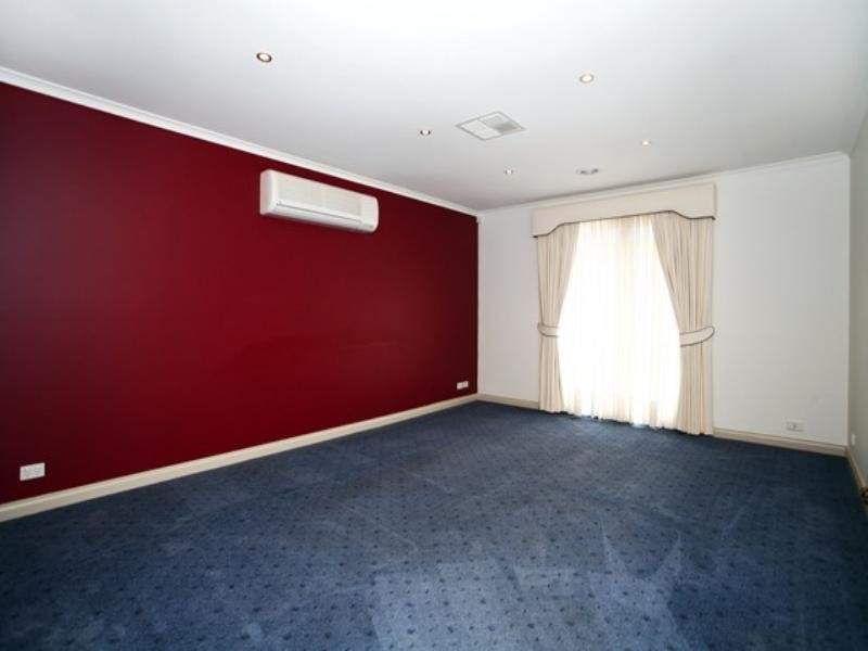 10 Oakwood Crescent, Hoppers Crossing VIC 3029