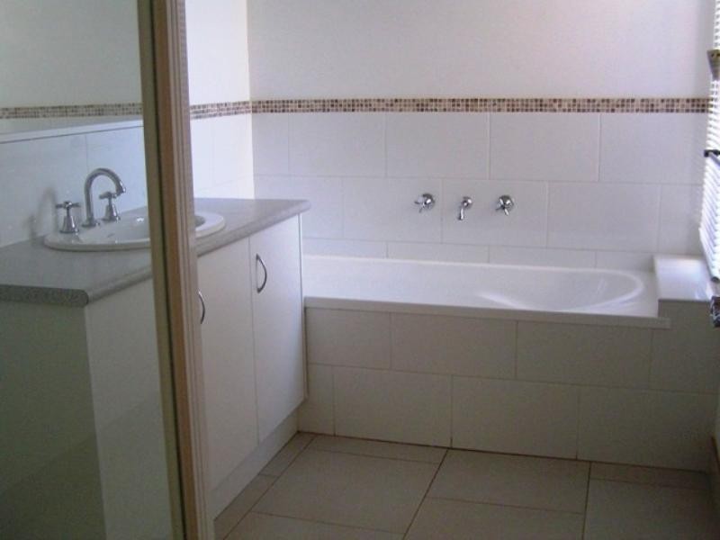 2/2 Cityview Crescent, Tarneit VIC 3029