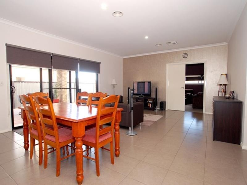 2 Stroud Glen, Tarneit VIC 3029