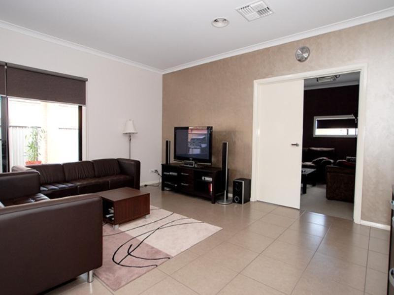 2 Stroud Glen, Tarneit VIC 3029