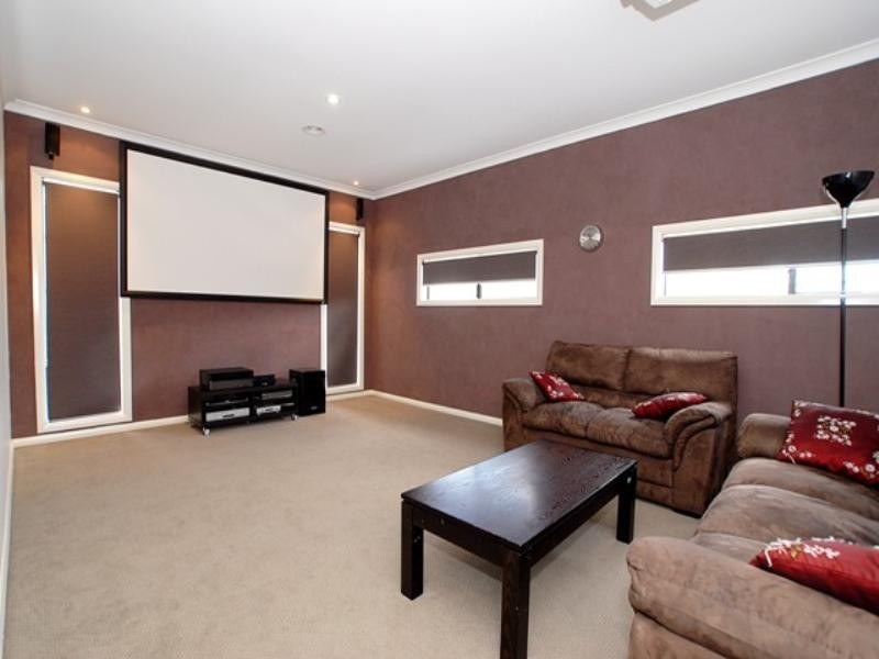 2 Stroud Glen, Tarneit VIC 3029