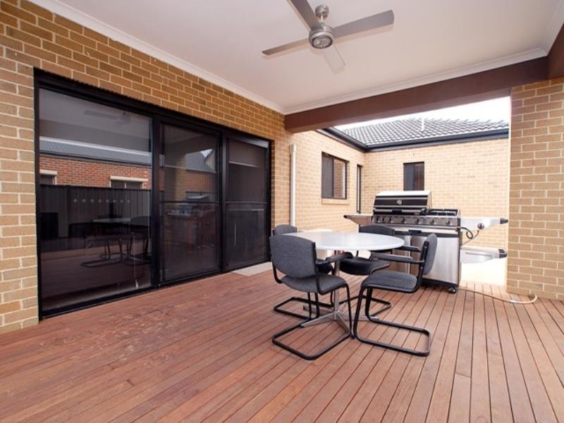 2 Stroud Glen, Tarneit VIC 3029