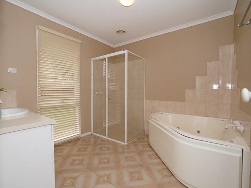 41 Doris Drive, Hoppers Crossing VIC 3029