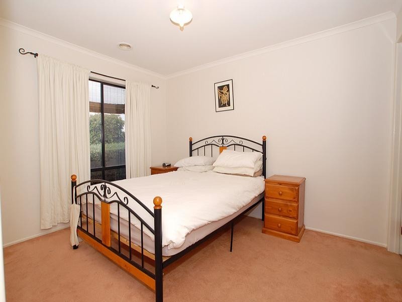 16 Mandarin Grove, Werribee VIC 3030