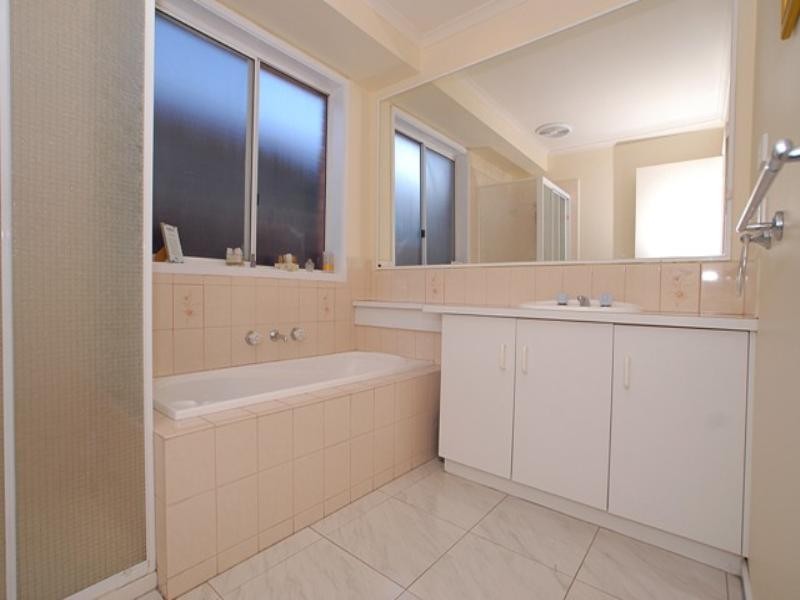 32 Barber Drive, Hoppers Crossing VIC 3029