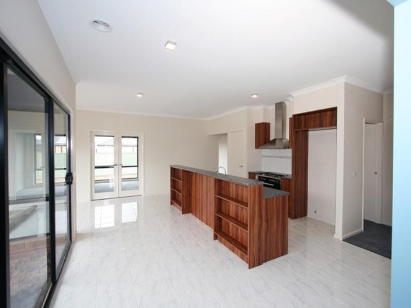 14 Vaughan Chase, Wyndham Vale VIC 3024