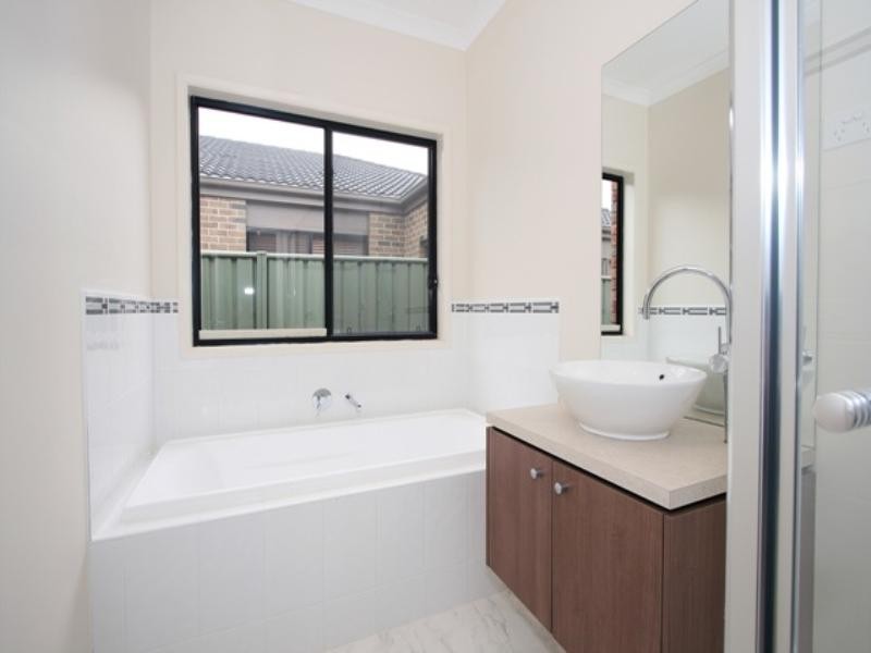 14 Vaughan Chase, Wyndham Vale VIC 3024