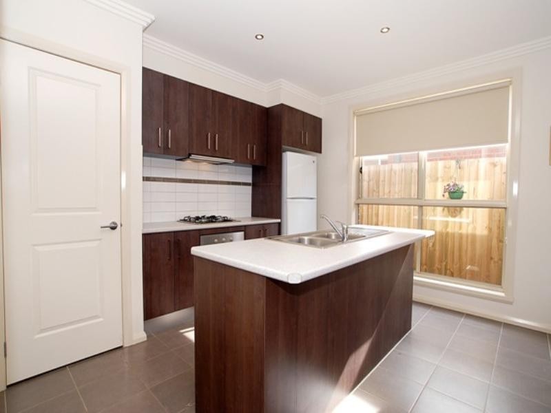 2/34 Blossom Lane, Werribee VIC 3030