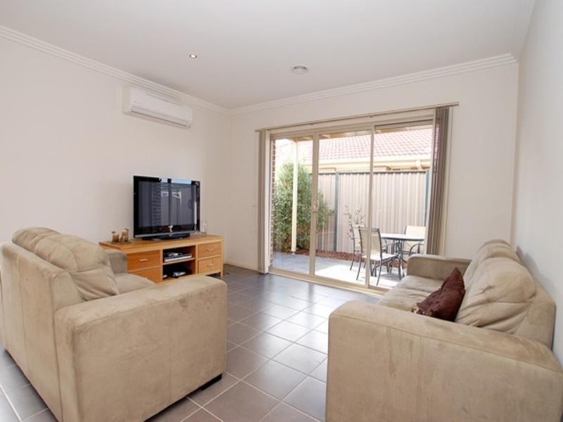 2/34 Blossom Lane, Werribee VIC 3030