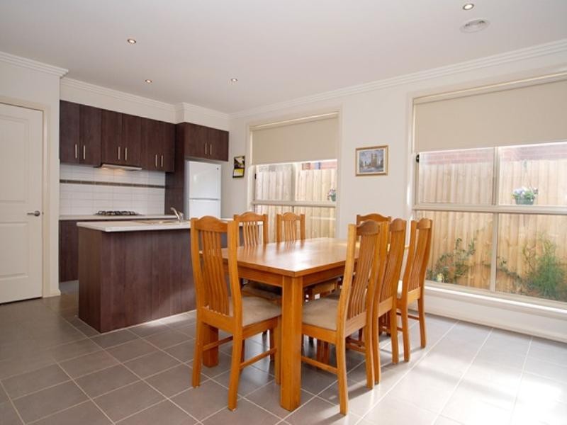 2/34 Blossom Lane, Werribee VIC 3030