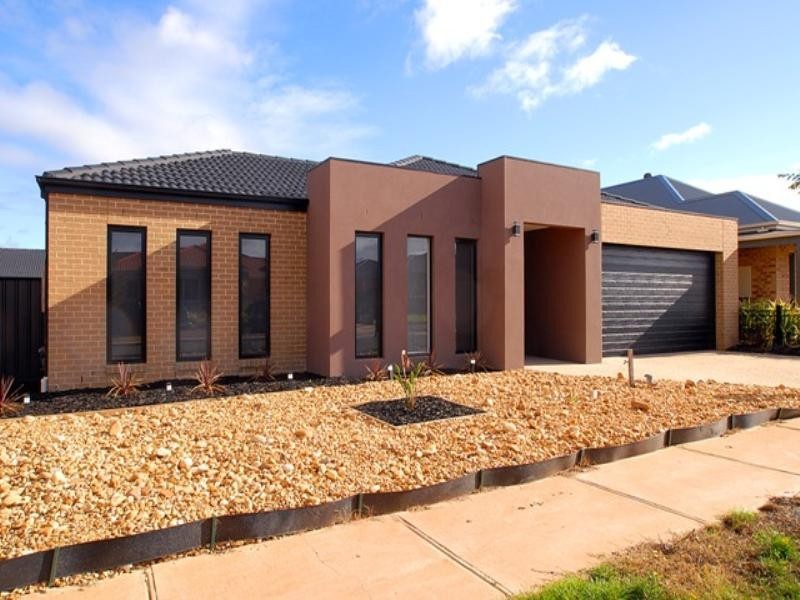 2 Stroud Glen, Tarneit VIC 3029
